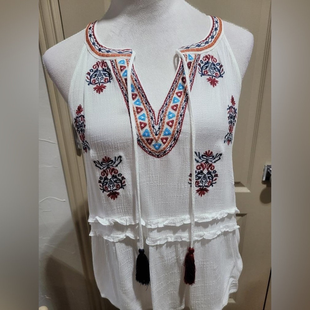 THML by Anthropologie Sleeveless Embroidered Tassel Blouse Size Medium